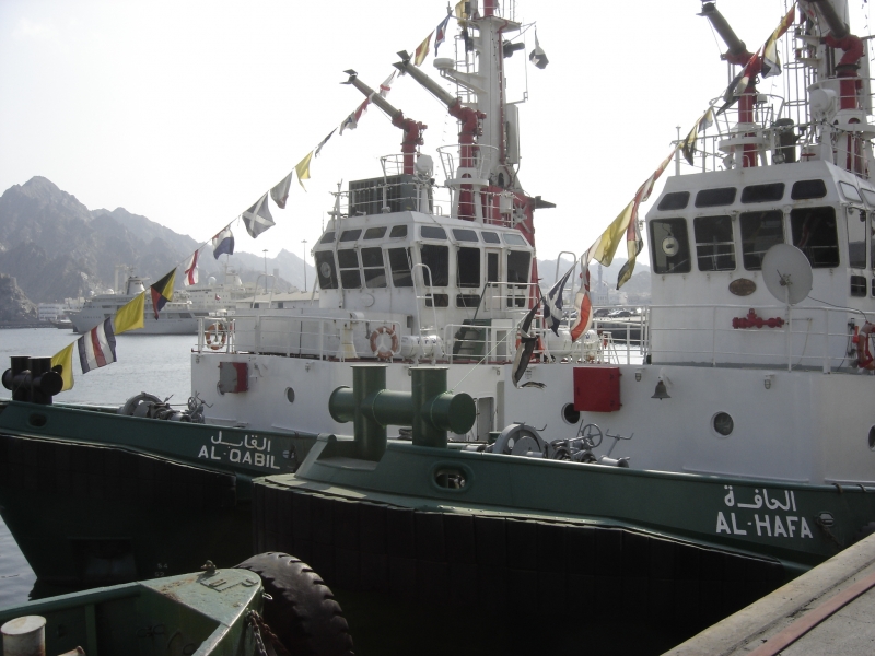Rimorchiatori a Port Sultan Qaboos (Oman)