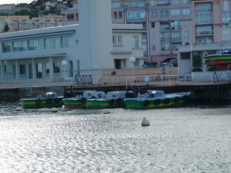Barche ormeggiatori porto di Sète