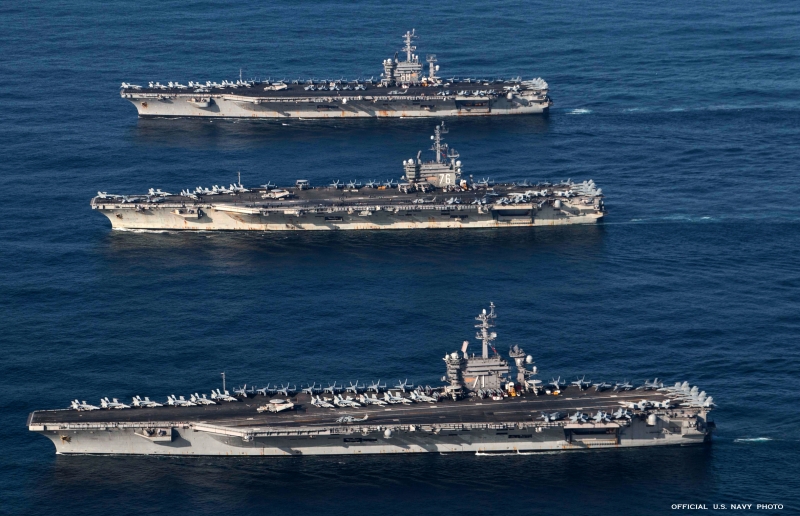 USS ROOSEVELT (CVN - 71) ,  REAGAN (CVN - 76)  e  NIMITZ  (CVN - 68)