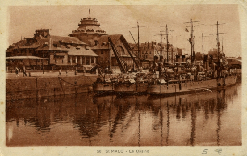Cannoniere in porto a St. Malò