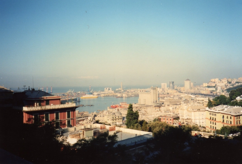 Veduta porto di Genova