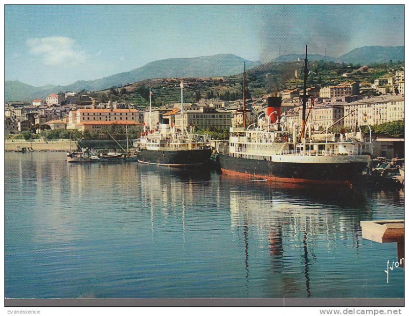 Porto di Bastia anni 50 - piroscafo Ville d'Ajaccio e nave della Tirrenia
