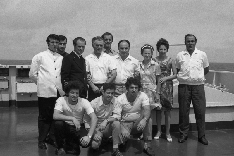 Agip Roma  comandante con familiari ed equipaggio1970