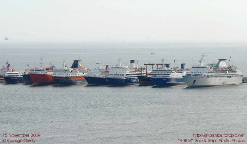 SHIPS IN DRAPETSONA