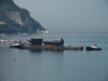 Trasporto troncone dI nave, ingresso nel porto di Castellammare di Stabia (Napoli-Italia)